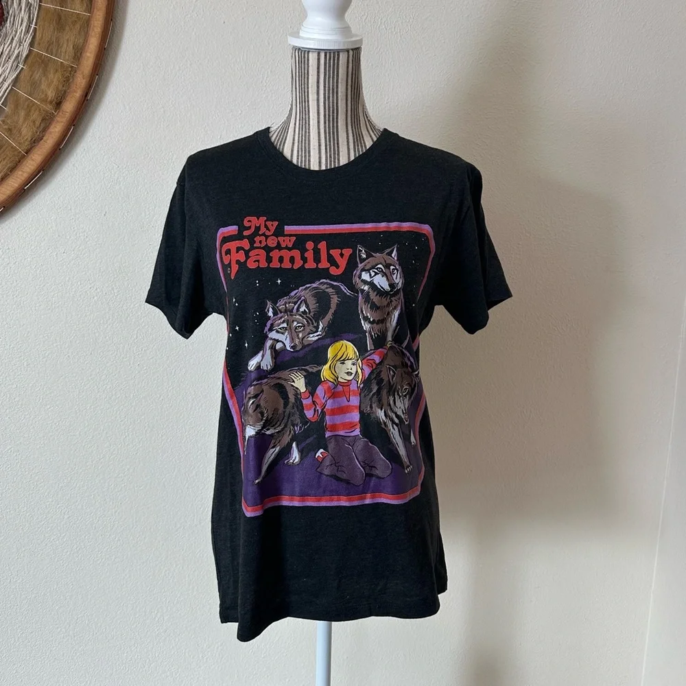 My New Family Wolf Woman's Tee Outdoor Size M